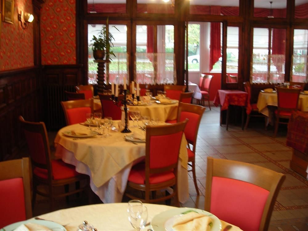 Logis Hotel De France Restaurant Grill Донфрон Экстерьер фото