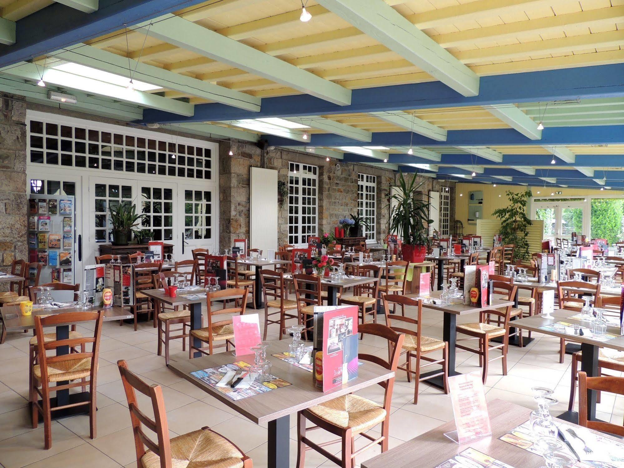 Logis Hotel De France Restaurant Grill Донфрон Экстерьер фото