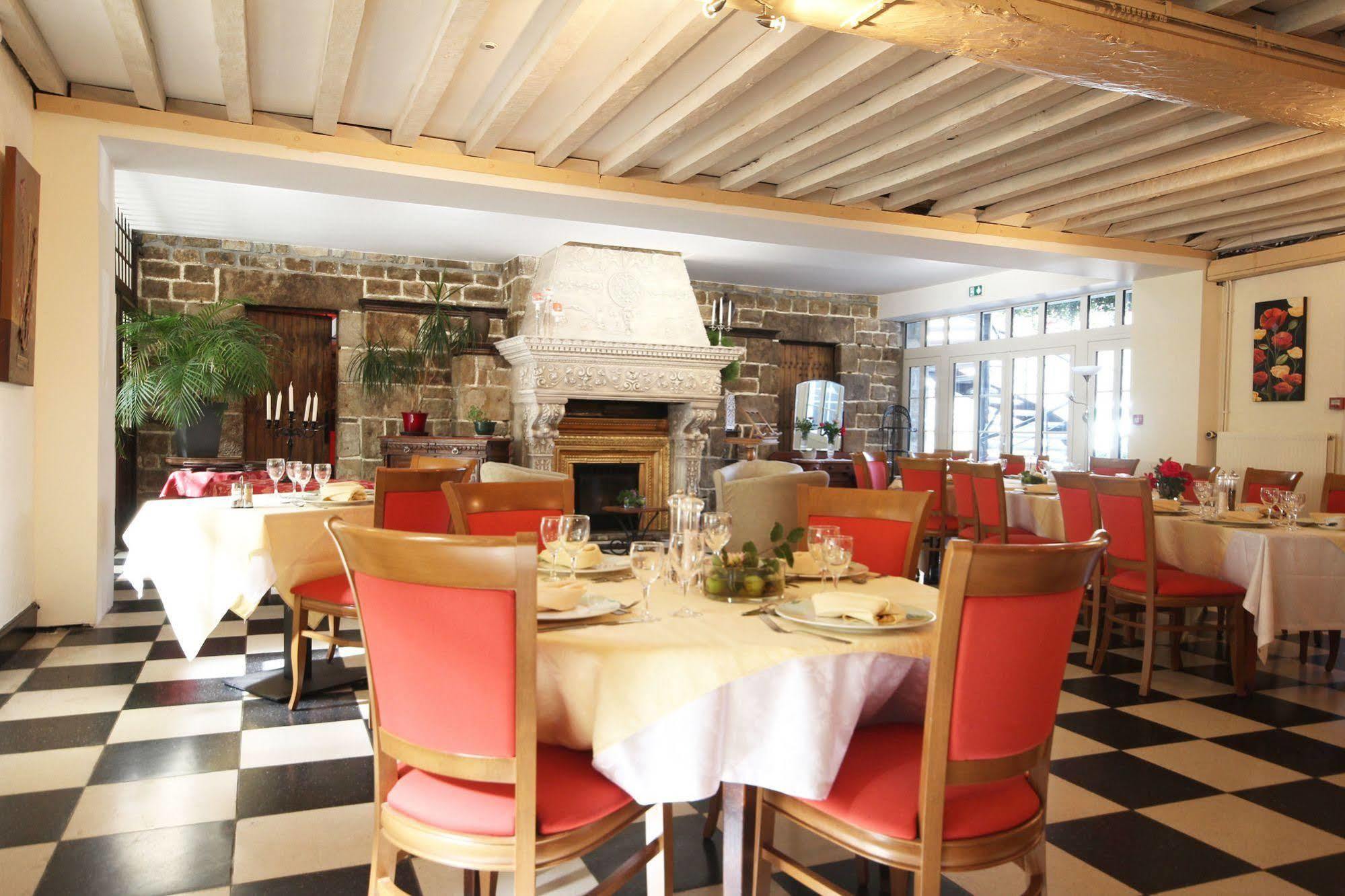 Logis Hotel De France Restaurant Grill Донфрон Экстерьер фото